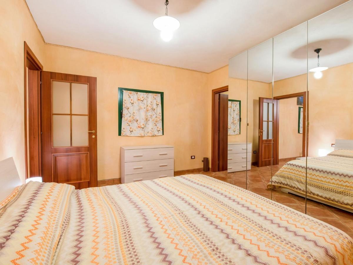 Cozy Chalet At Marone Lake Lombardy With Pool Bagian luar foto