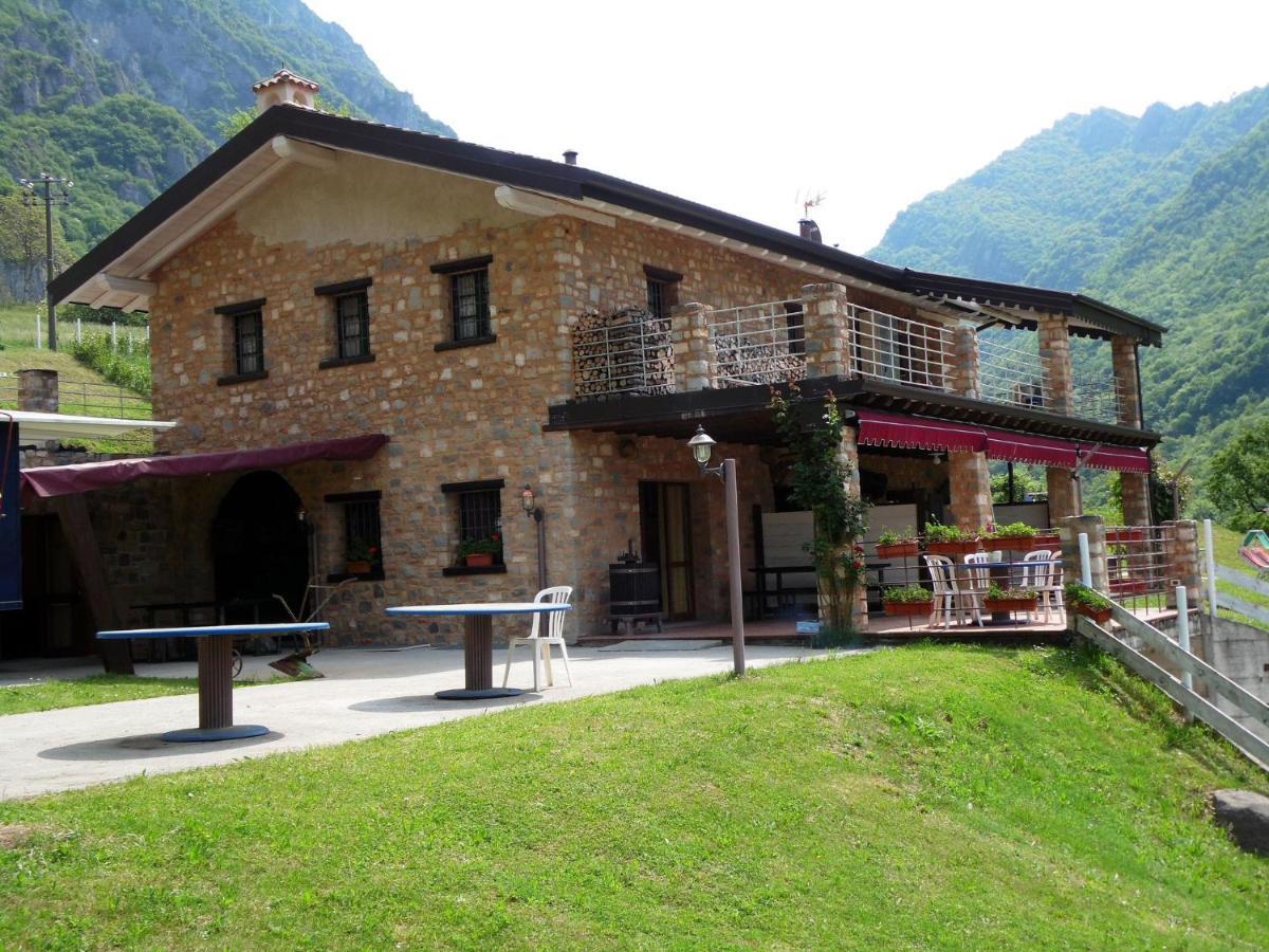 Cozy Chalet At Marone Lake Lombardy With Pool Bagian luar foto