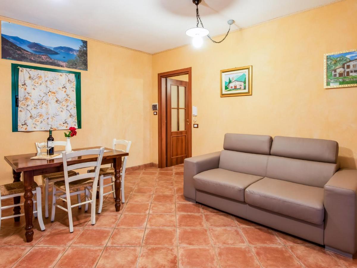 Cozy Chalet At Marone Lake Lombardy With Pool Bagian luar foto