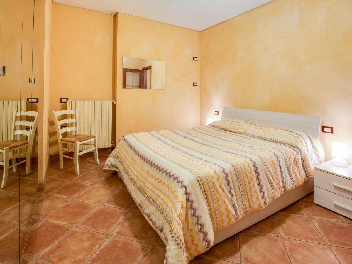 Cozy Chalet At Marone Lake Lombardy With Pool Bagian luar foto