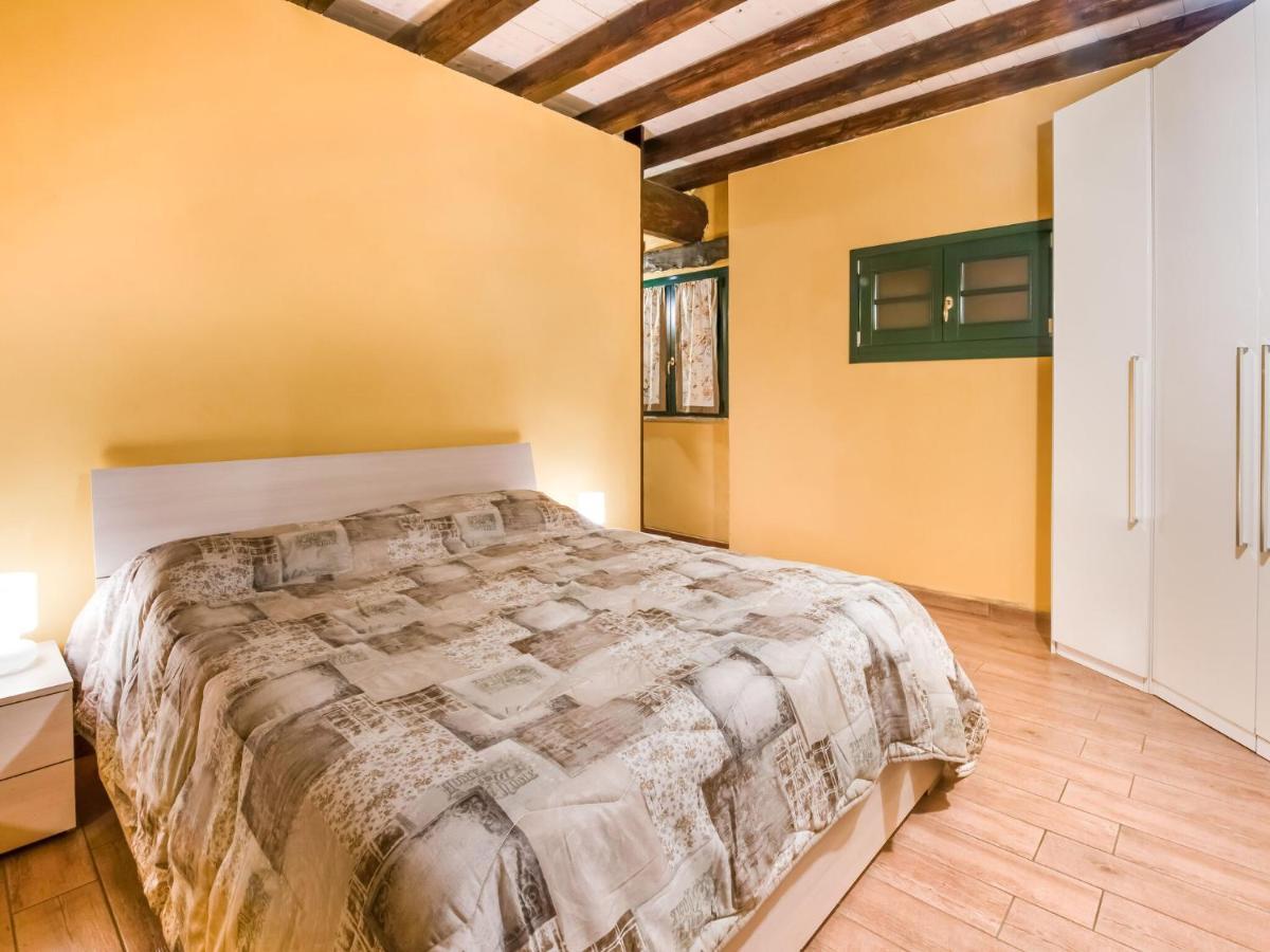 Cozy Chalet At Marone Lake Lombardy With Pool Bagian luar foto