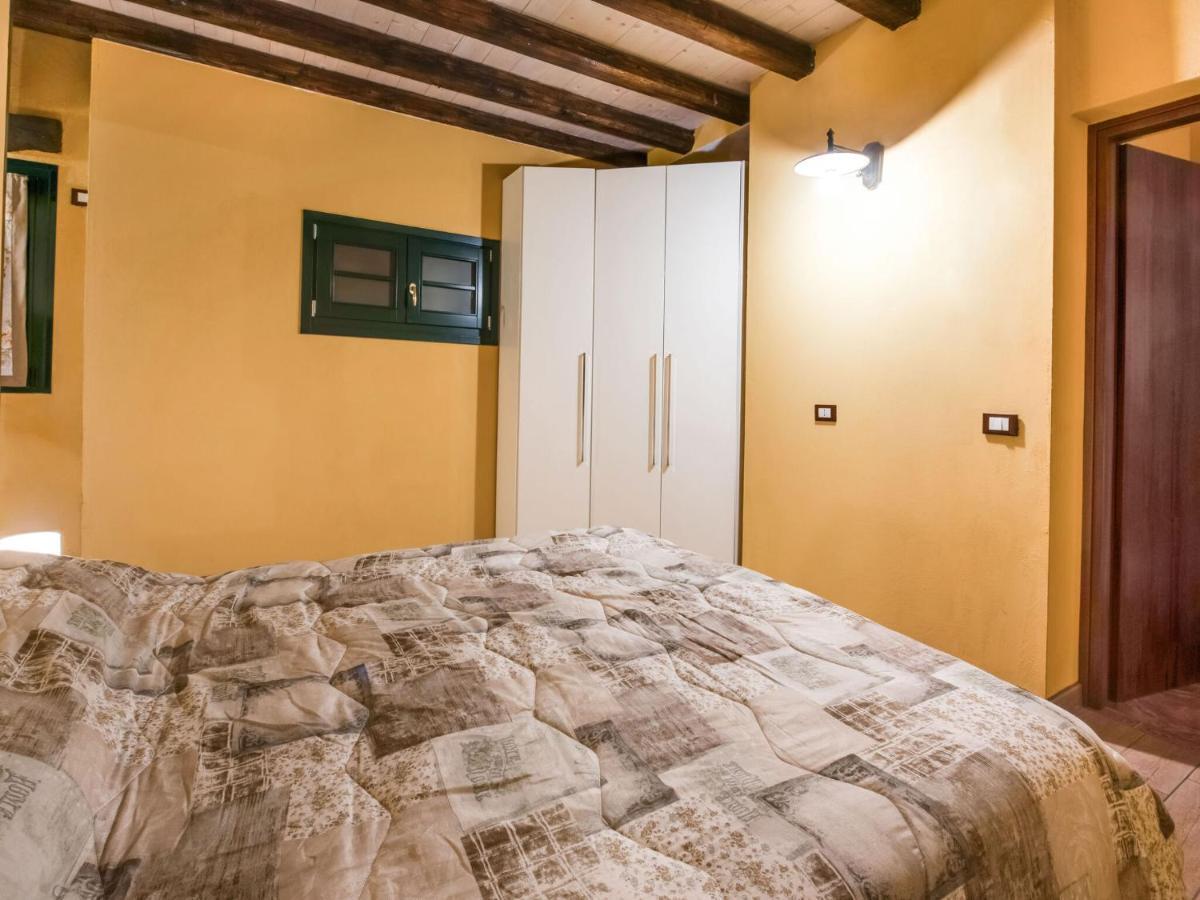 Cozy Chalet At Marone Lake Lombardy With Pool Bagian luar foto