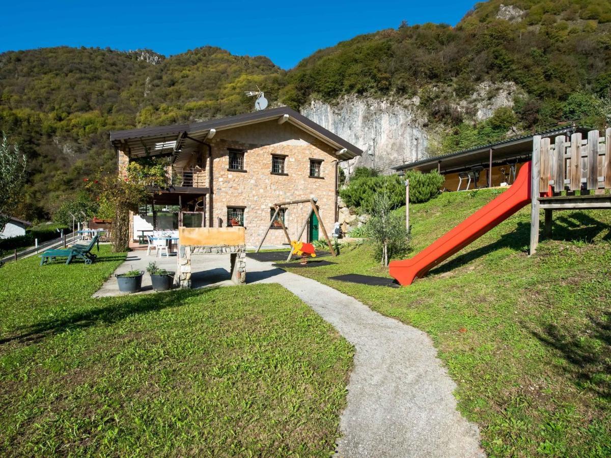 Cozy Chalet At Marone Lake Lombardy With Pool Bagian luar foto