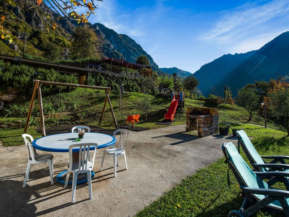 Cozy Chalet At Marone Lake Lombardy With Pool Bagian luar foto